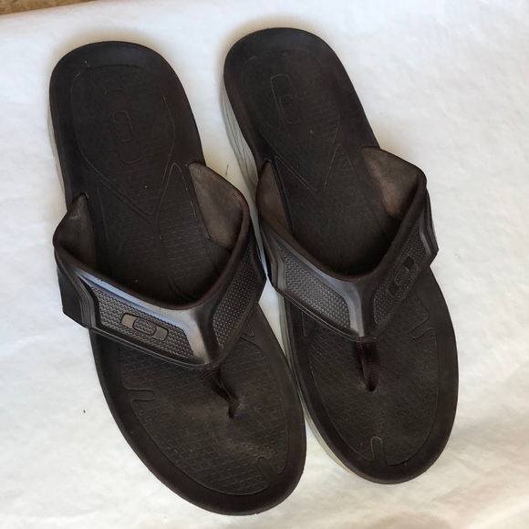 Oakley Men’s brown flap flops size 13 - Picture 1 of 7